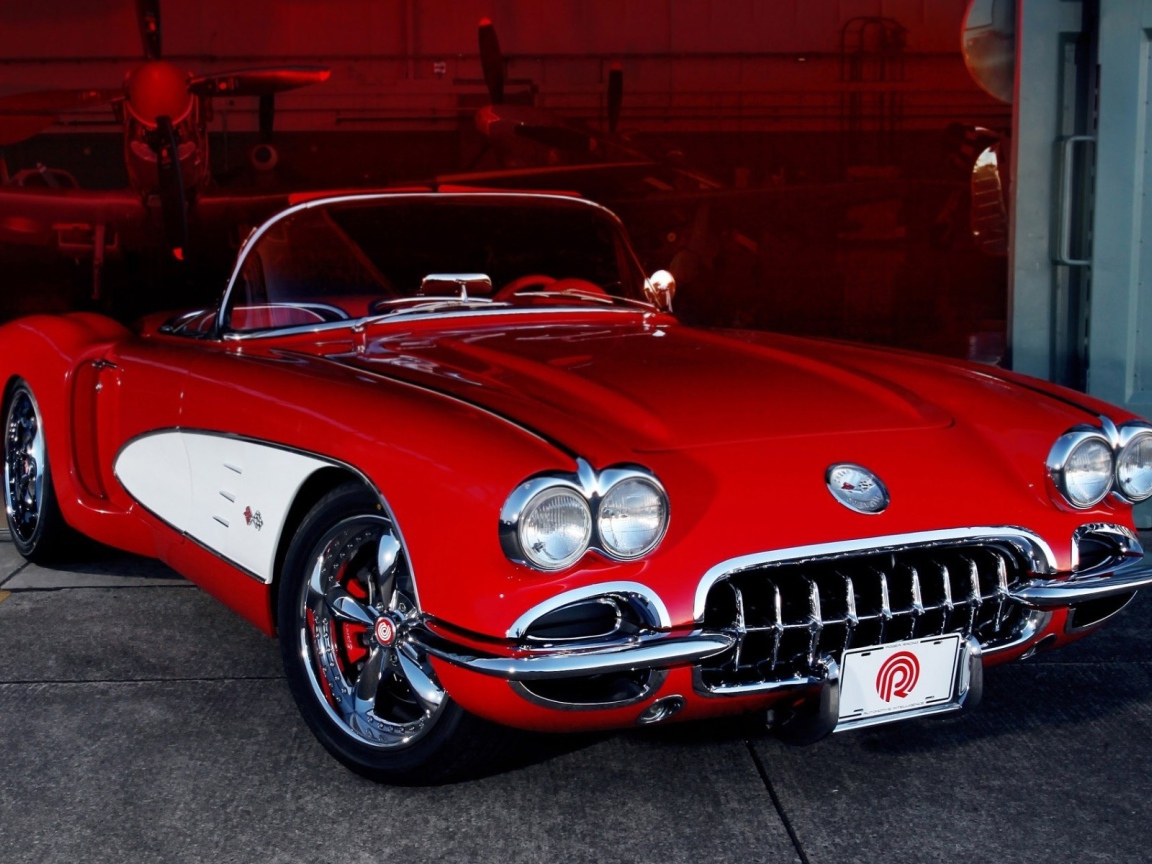 Красный кабриолет