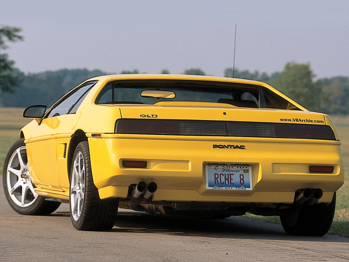 Дизайн автомобиля Pontiac Fiero