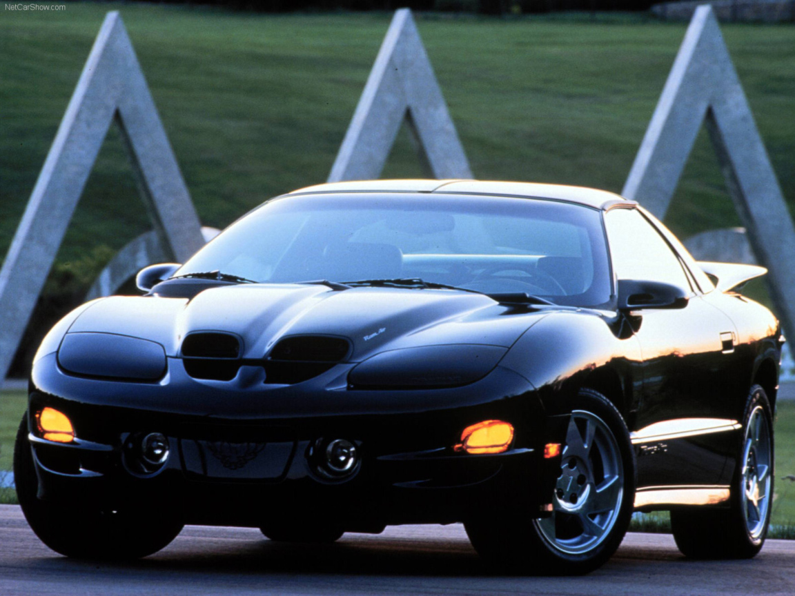 Надежная машина Pontiac Firebird