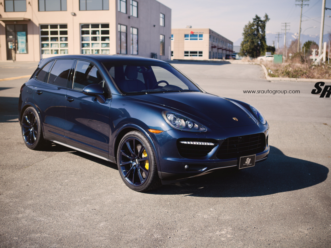 Porsche Cayenne в городе