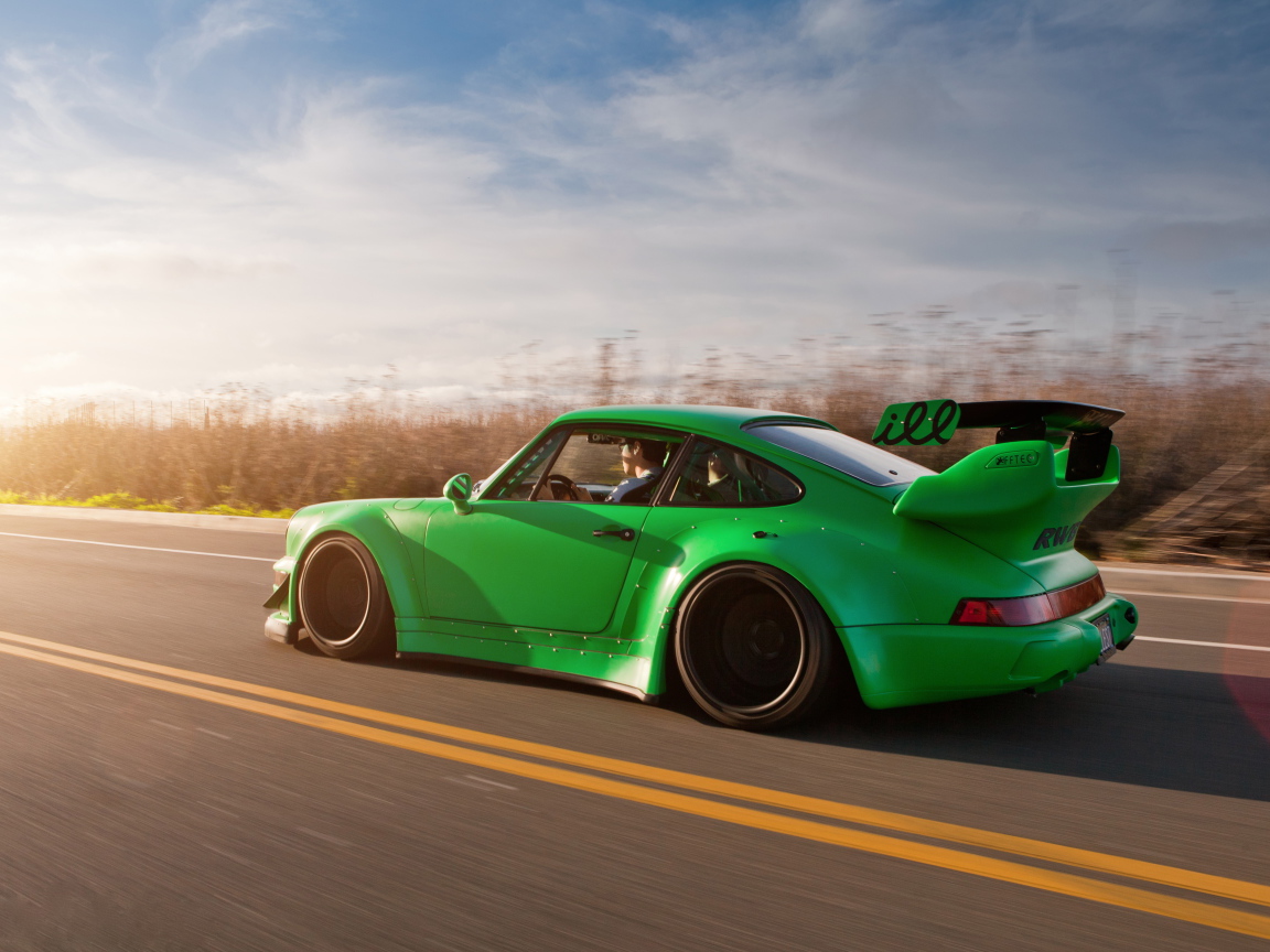 Спортивный зеленый Порш