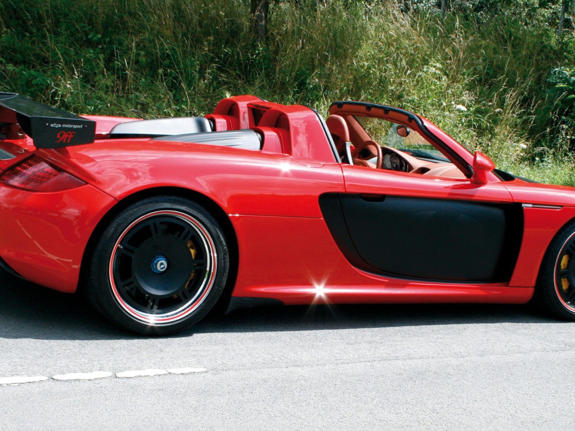 Красный спортивный Порш