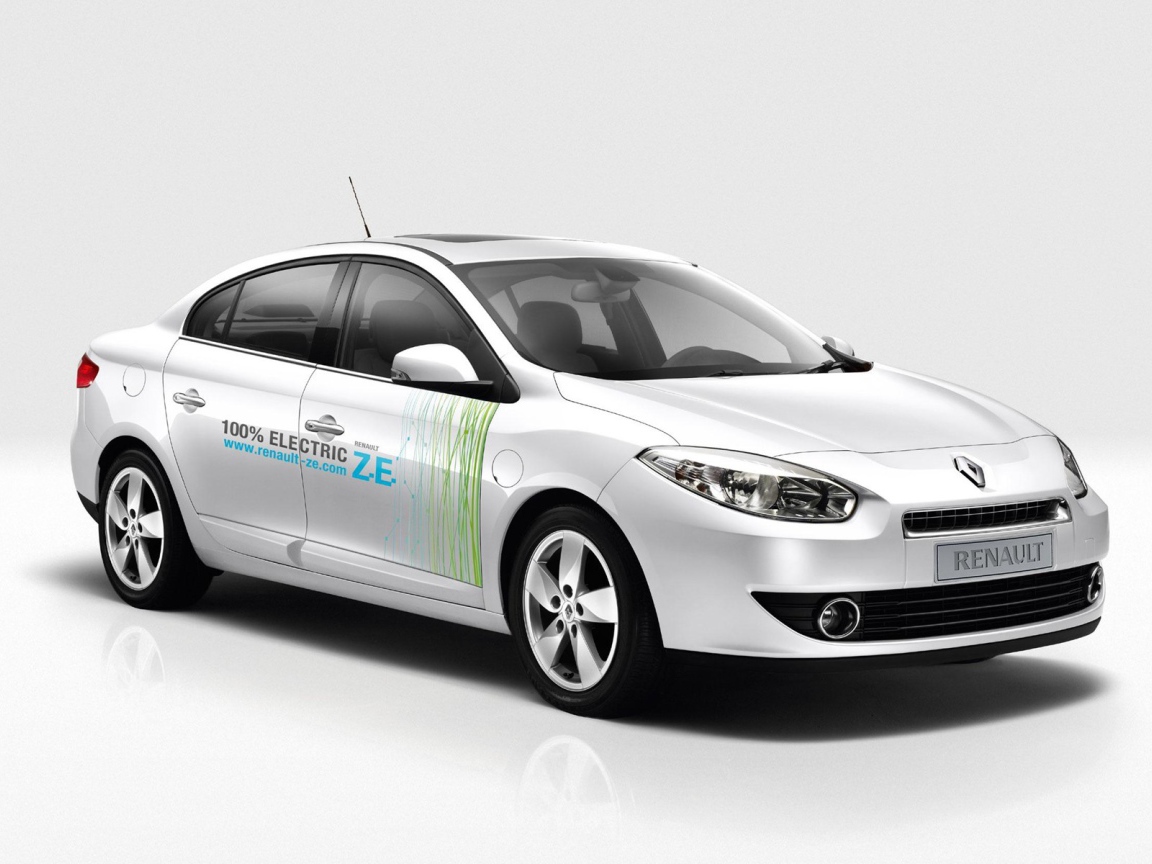 Красивый автомобиль Renault Fluence в Москве