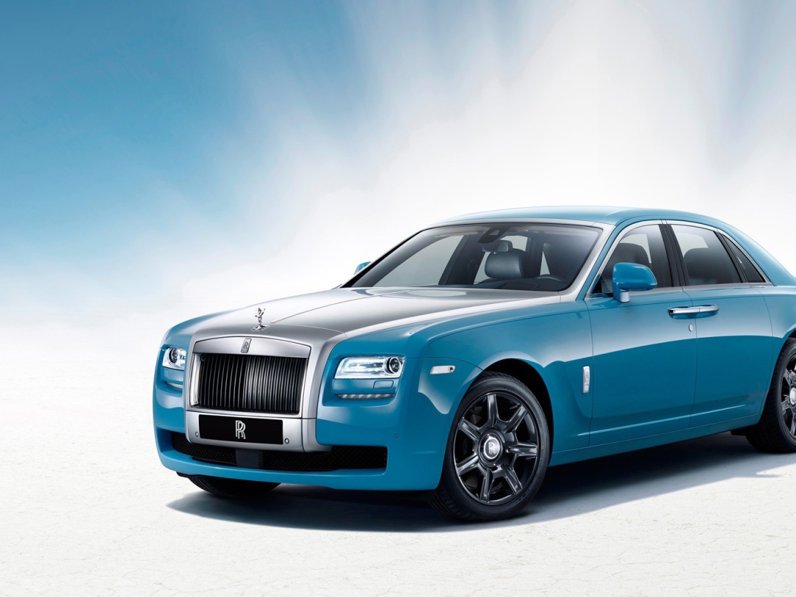 Голубой Rolls Royce