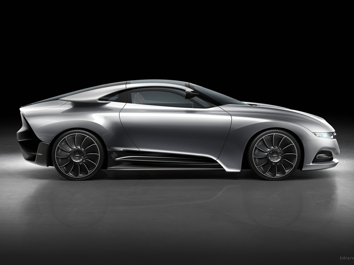 Новый автомобиль Saab 9000