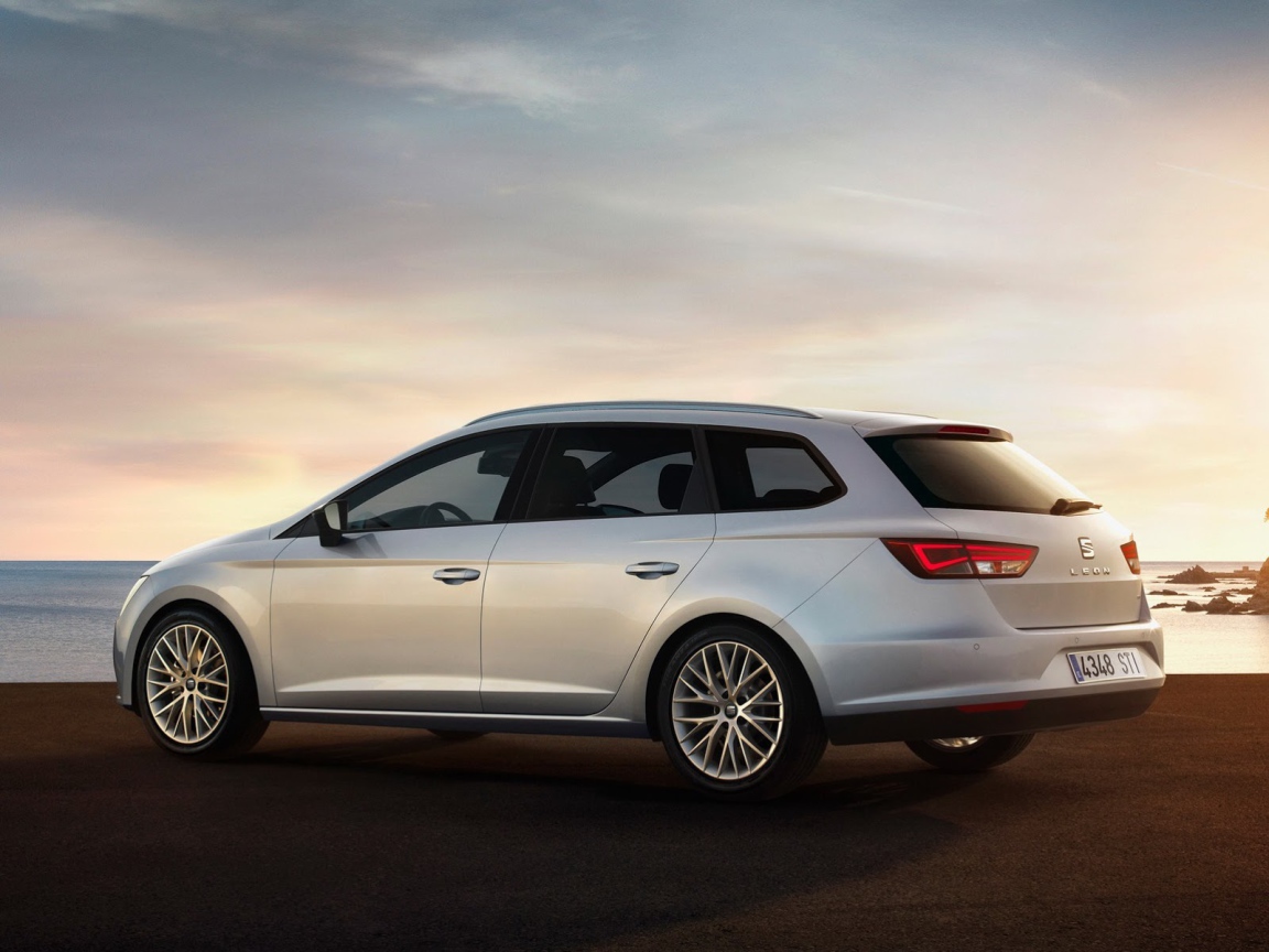 Надежный автомобиль Seat Leon Cupra 2014