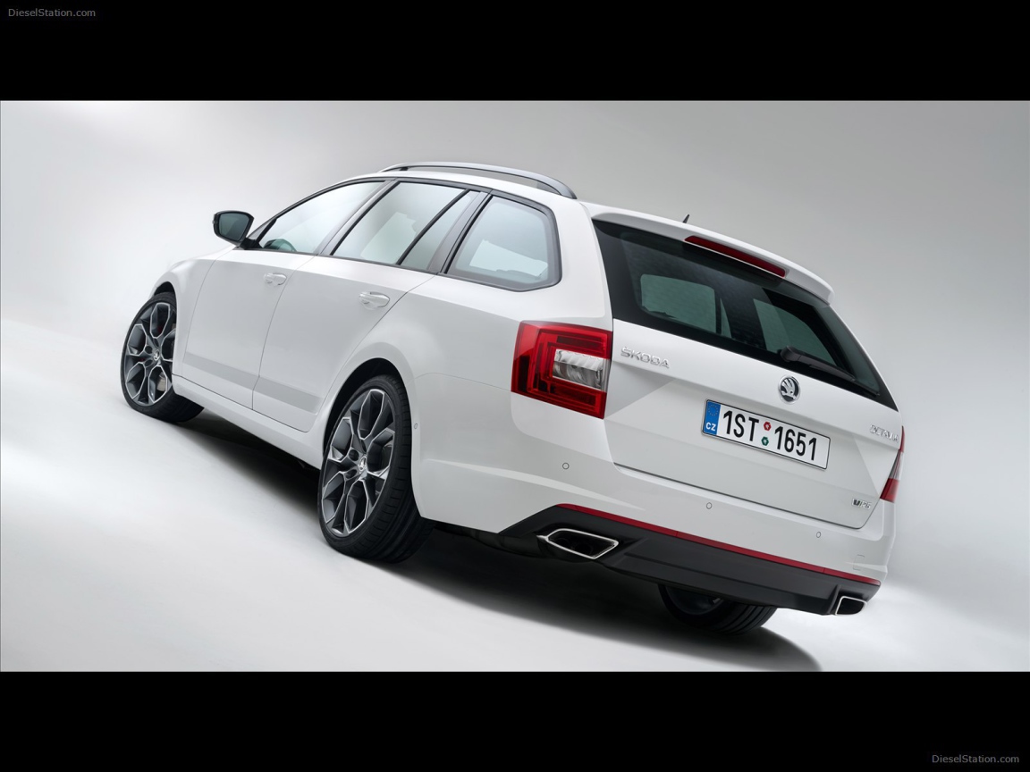 Красивый автомобиль Skoda Octavia 2014 в Москве