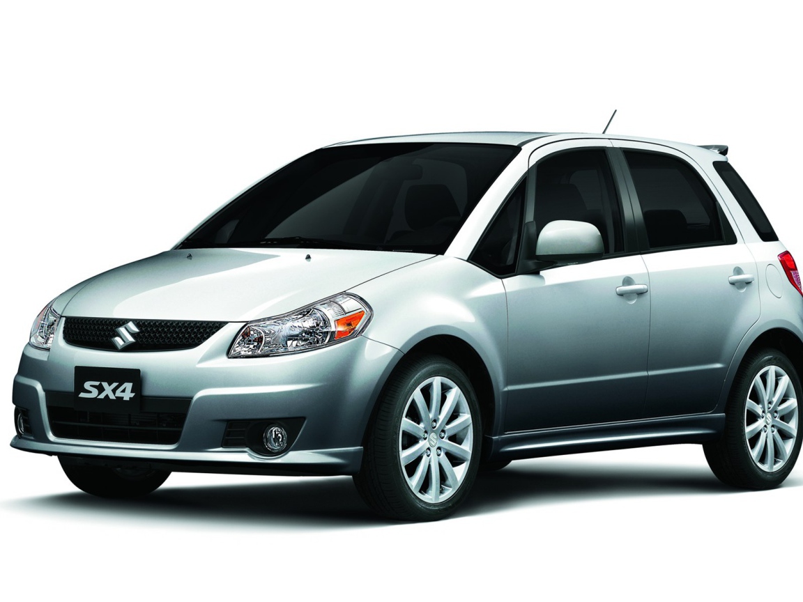 Красивый автомобиль Suzuki SX4 в Москве