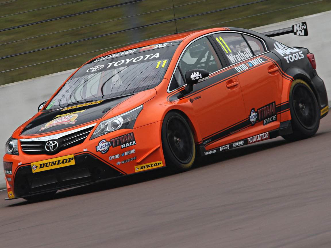 Новая машина Toyota Avensis 2013