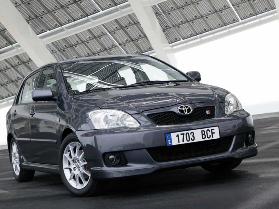 Надежная машина Toyota Corolla