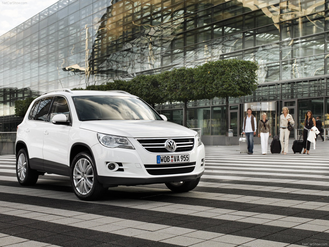 Красивый автомобиль Volkswagen Tiguan в Москве