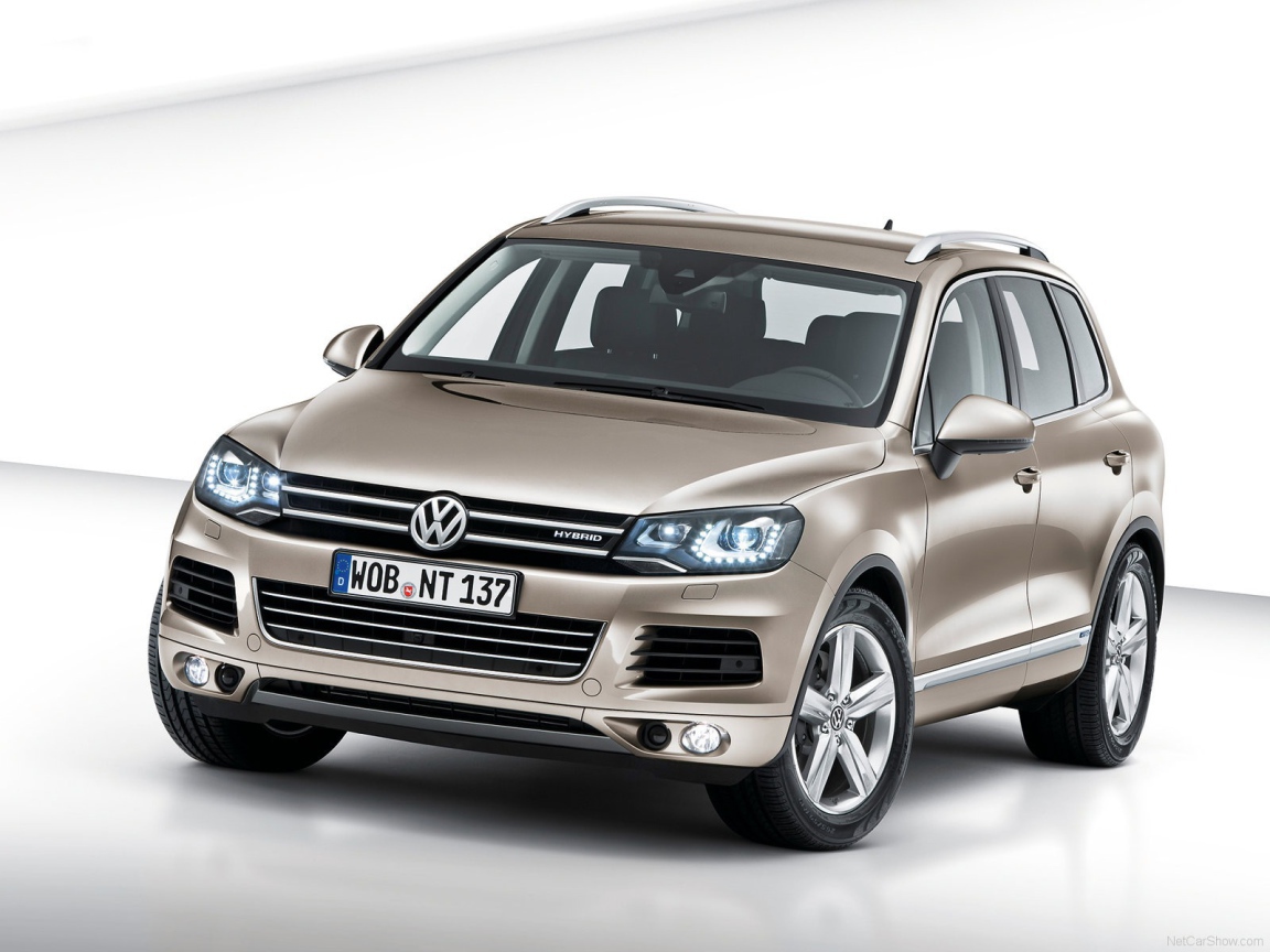 Автомобиль марки Volkswagen модели Touareg