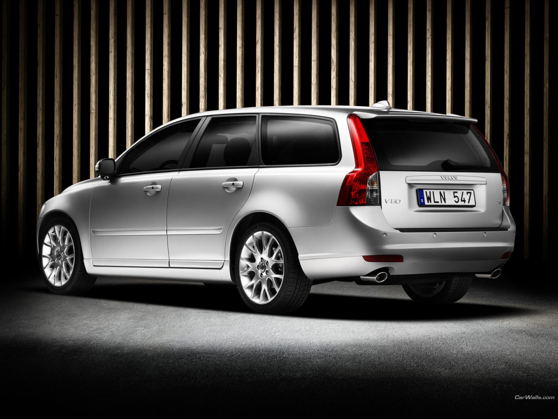 Надежная машина Volvo v50