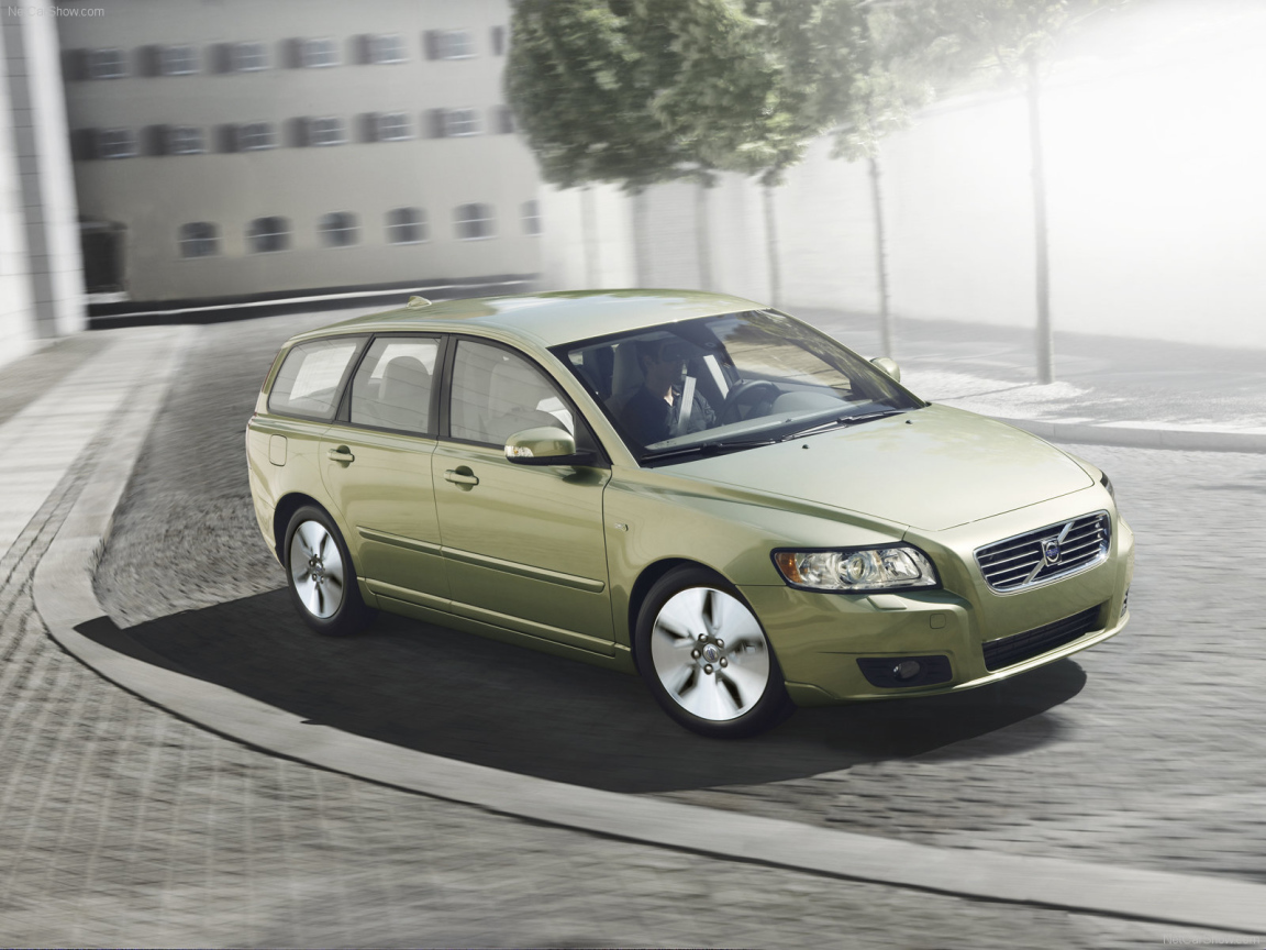 Новая машина Volvo v50