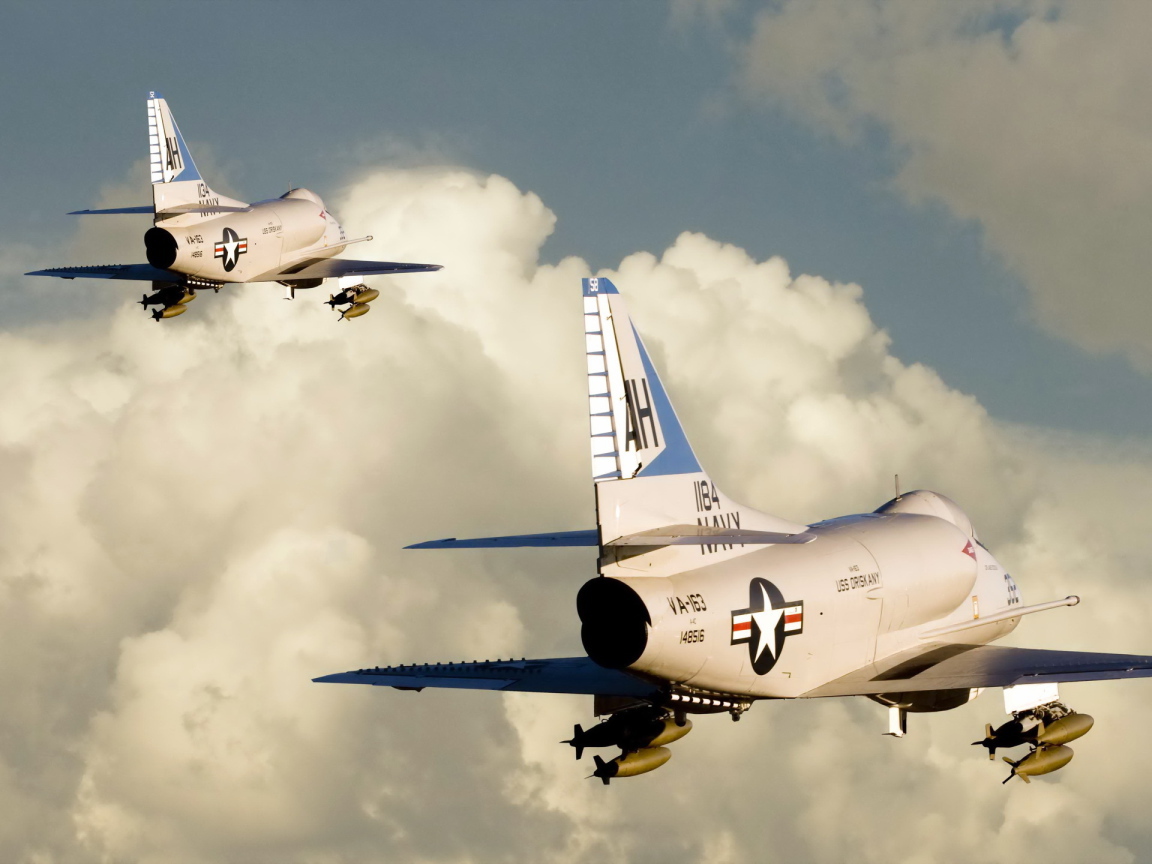 Самолеты над облаками