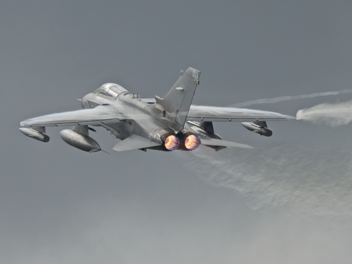 Самолет торнадо