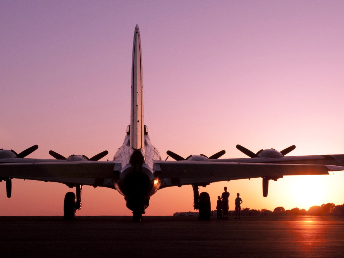 Закат на аэродроме