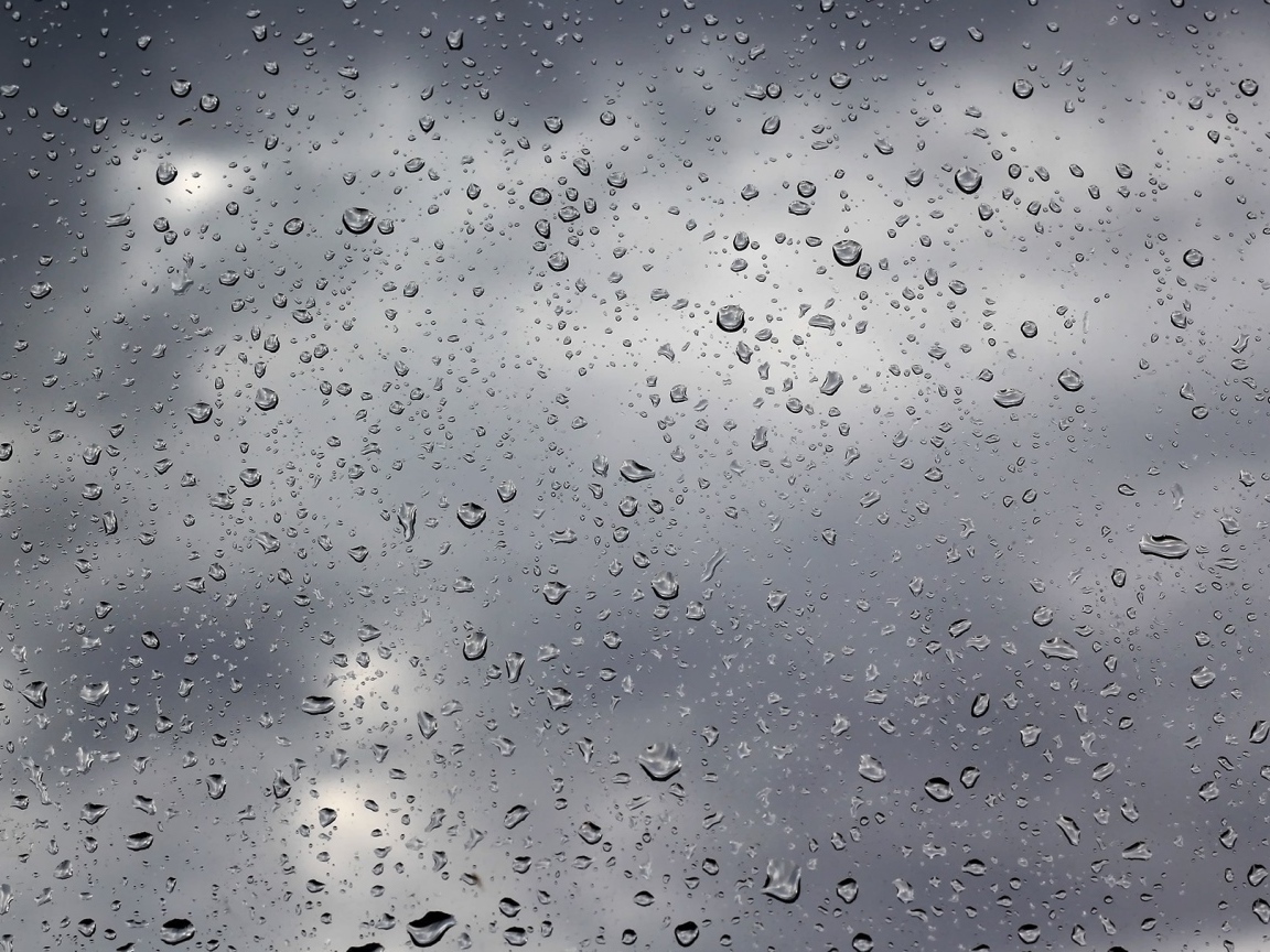 Капли на стекле