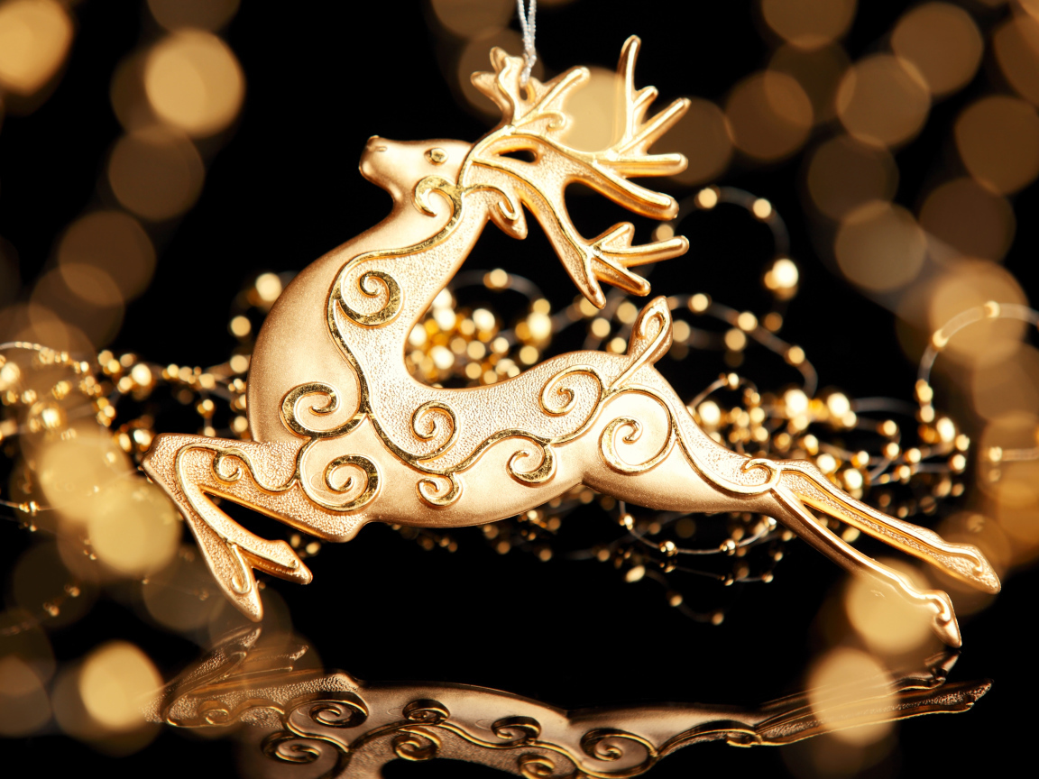 Фигурка оленя