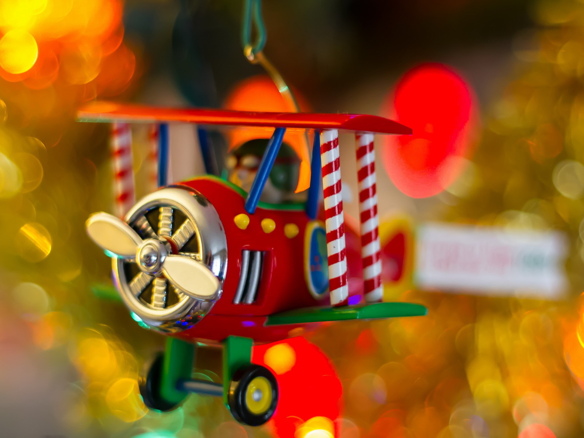 Игрушка самолет