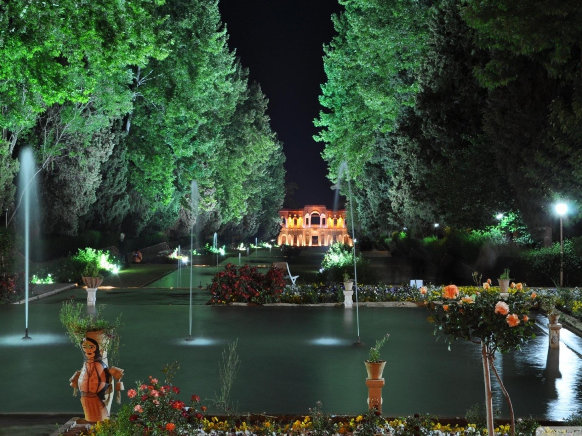 Дворец принца ночью