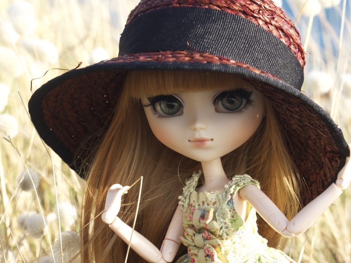 Кукла в шляпе