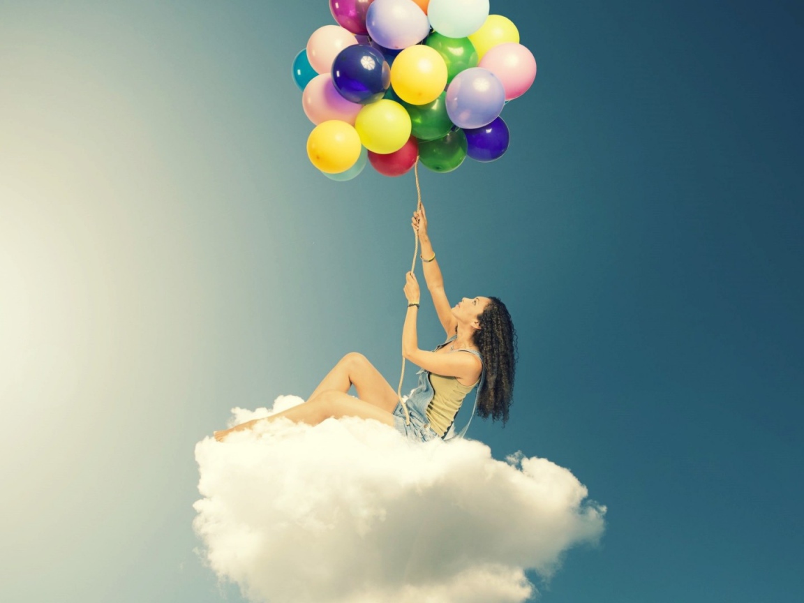 Девушка с шарами на облаке