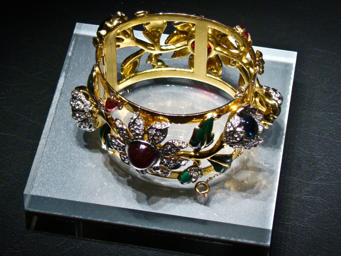 Золотой браслет с бриллиантами