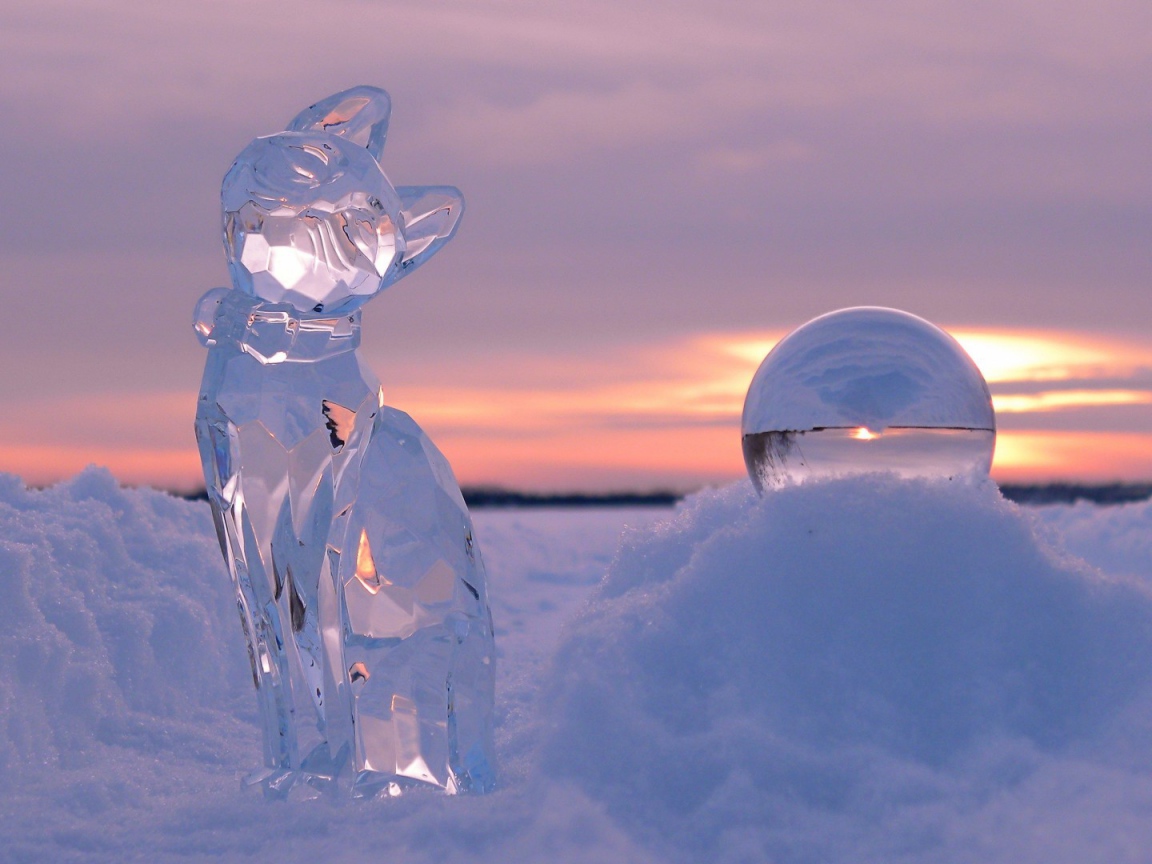 Ледяные скульптуры на закате