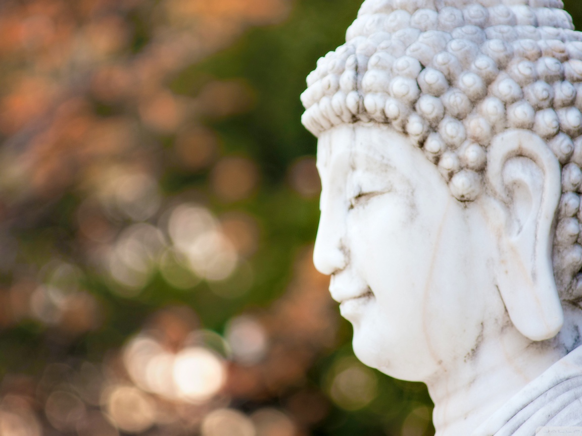 Голова белого Будды