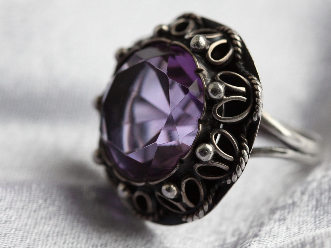 Перстень с камнем