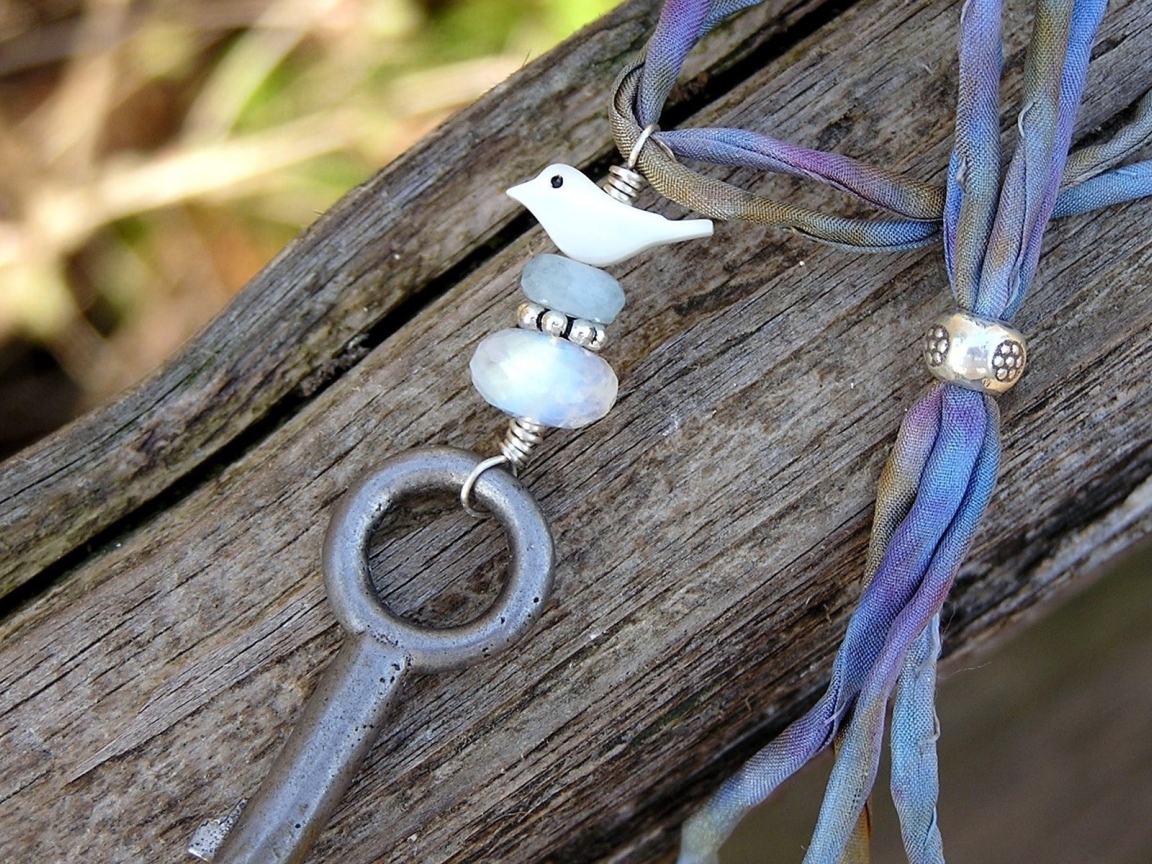 Брелок на ключе