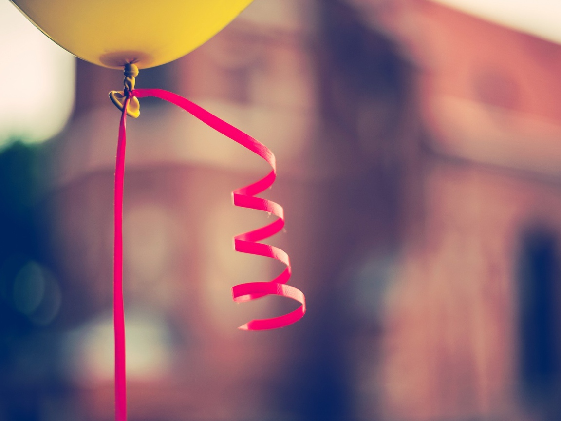 Ленточка на шарике