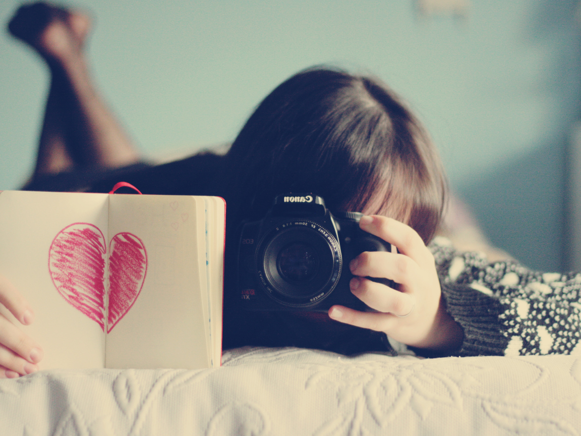 	   Girl with Canon camera