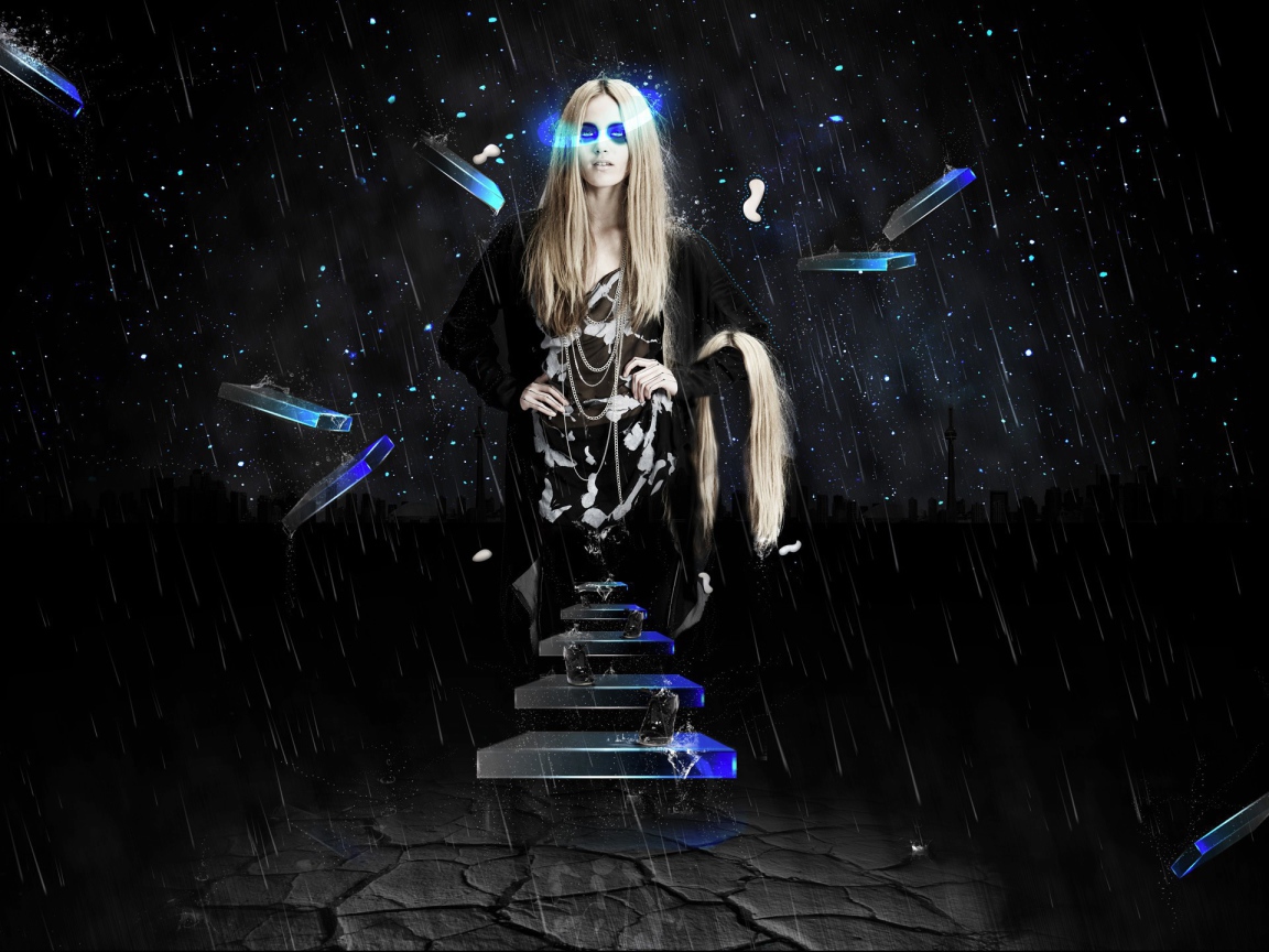 Женщина в черной одежде