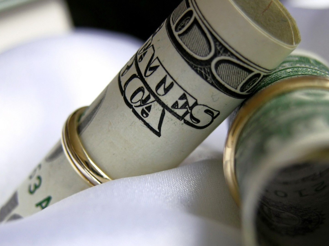 Доллар свернут трубочкой