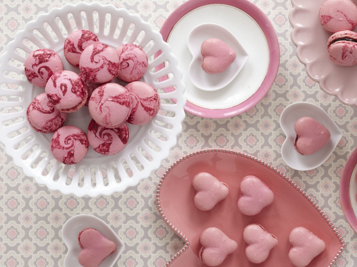 Печенье в розовой глазури