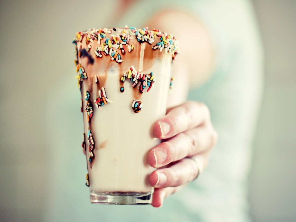 Стакан с коктейлем