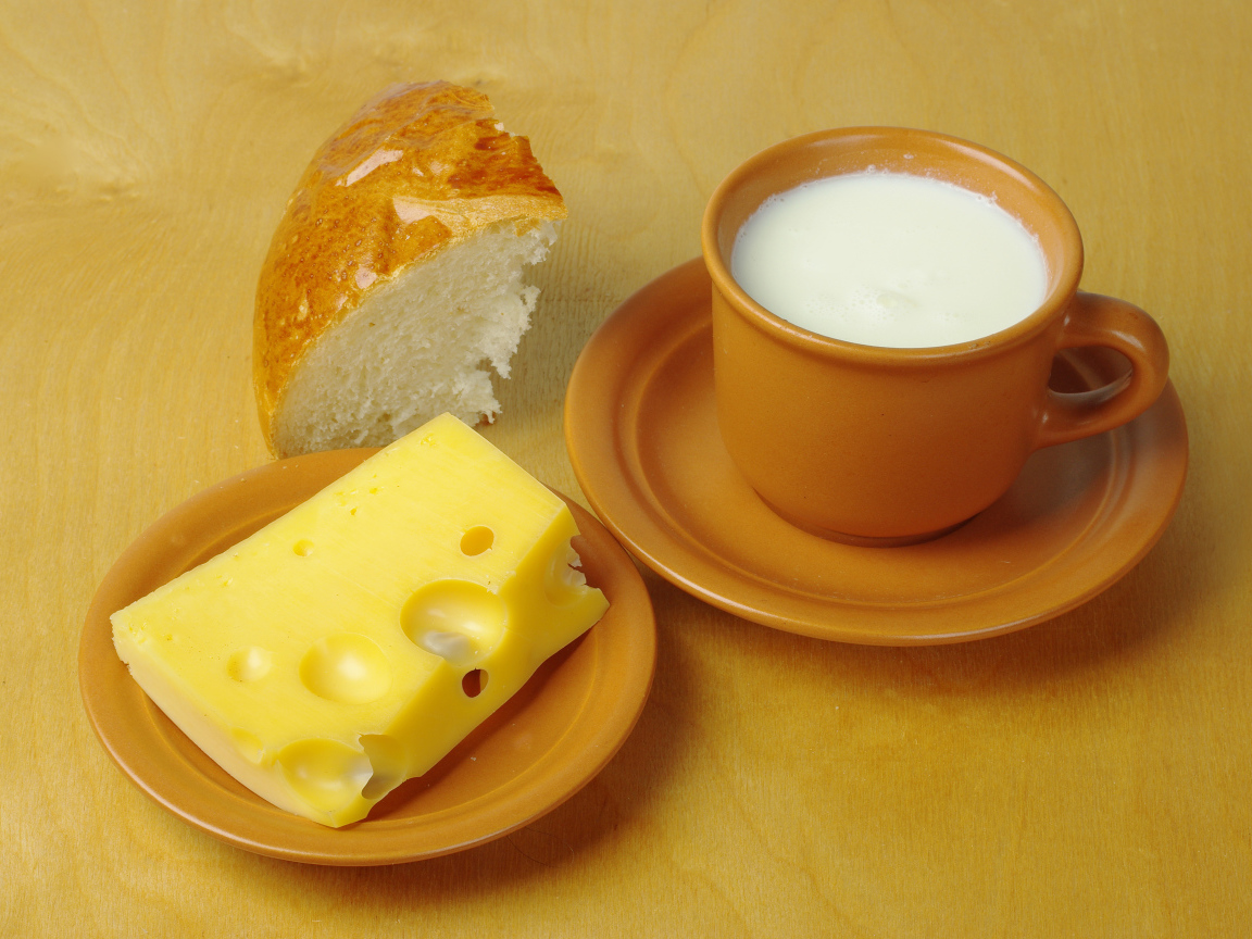 Чашка с молоком