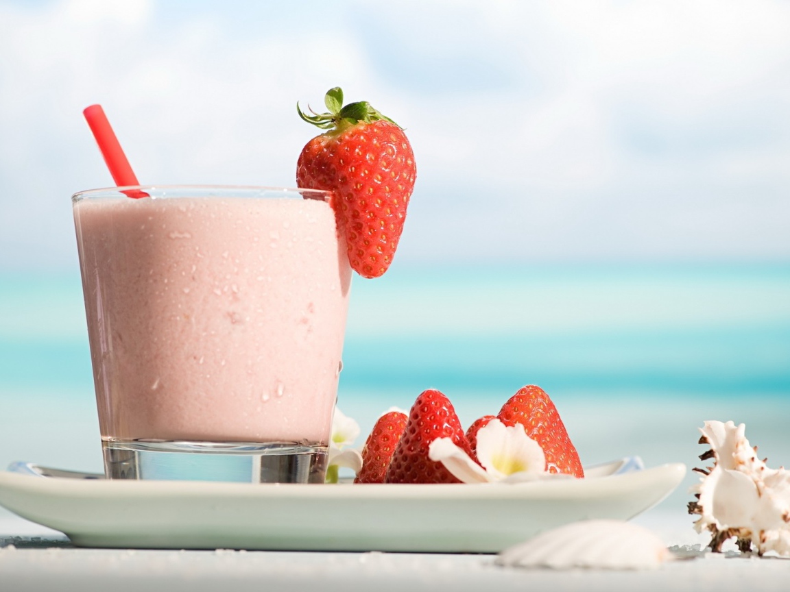 Клубничный коктейль