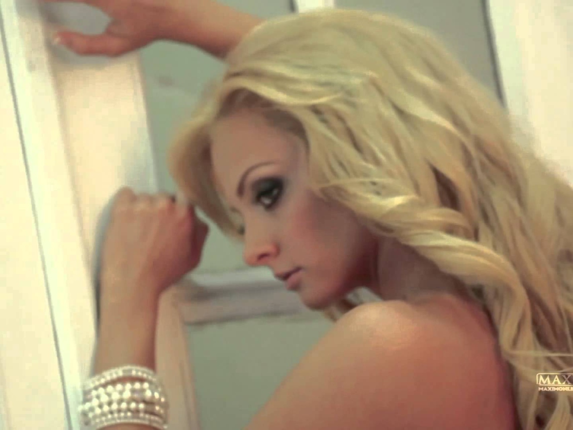 Очаровательная Полина Максимова