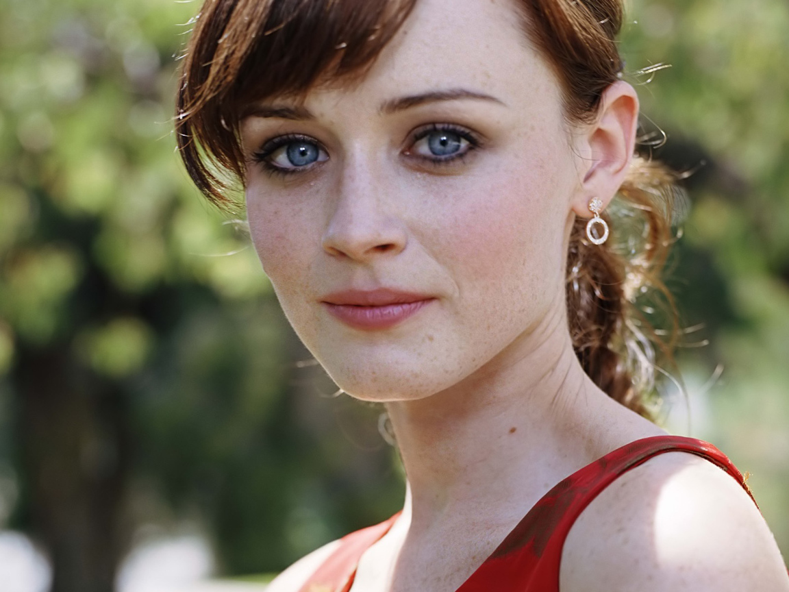 Знаменитая модель с веснушками