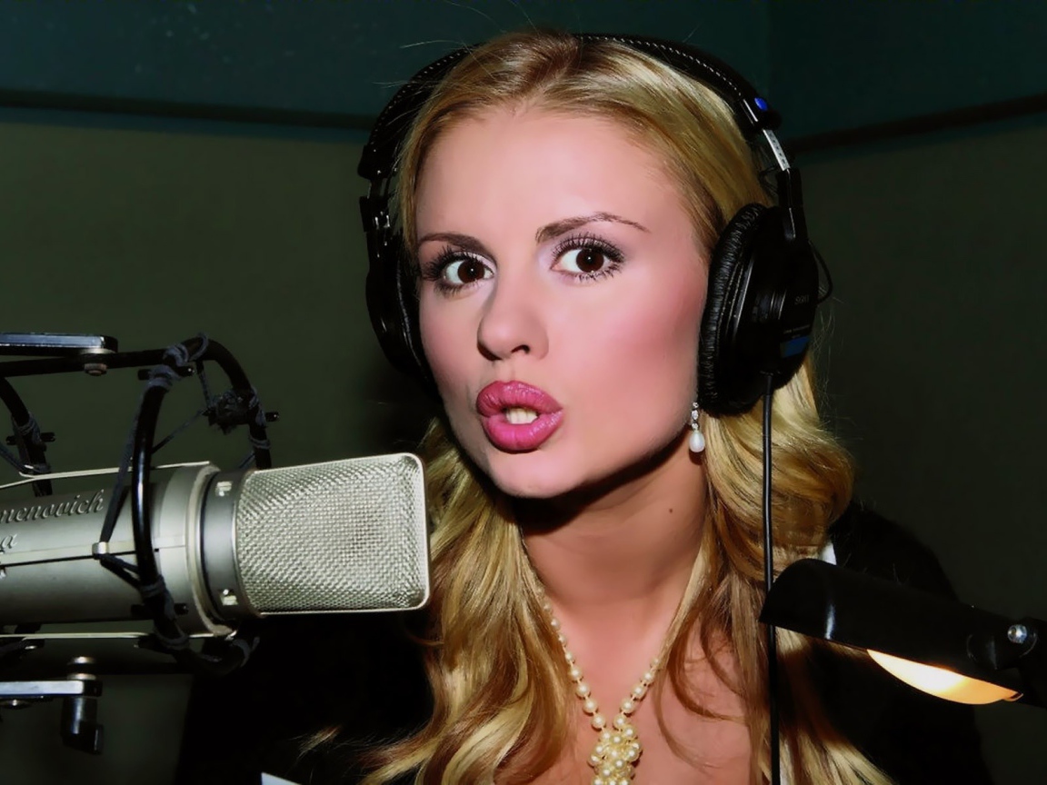 Модель Анна Семенович