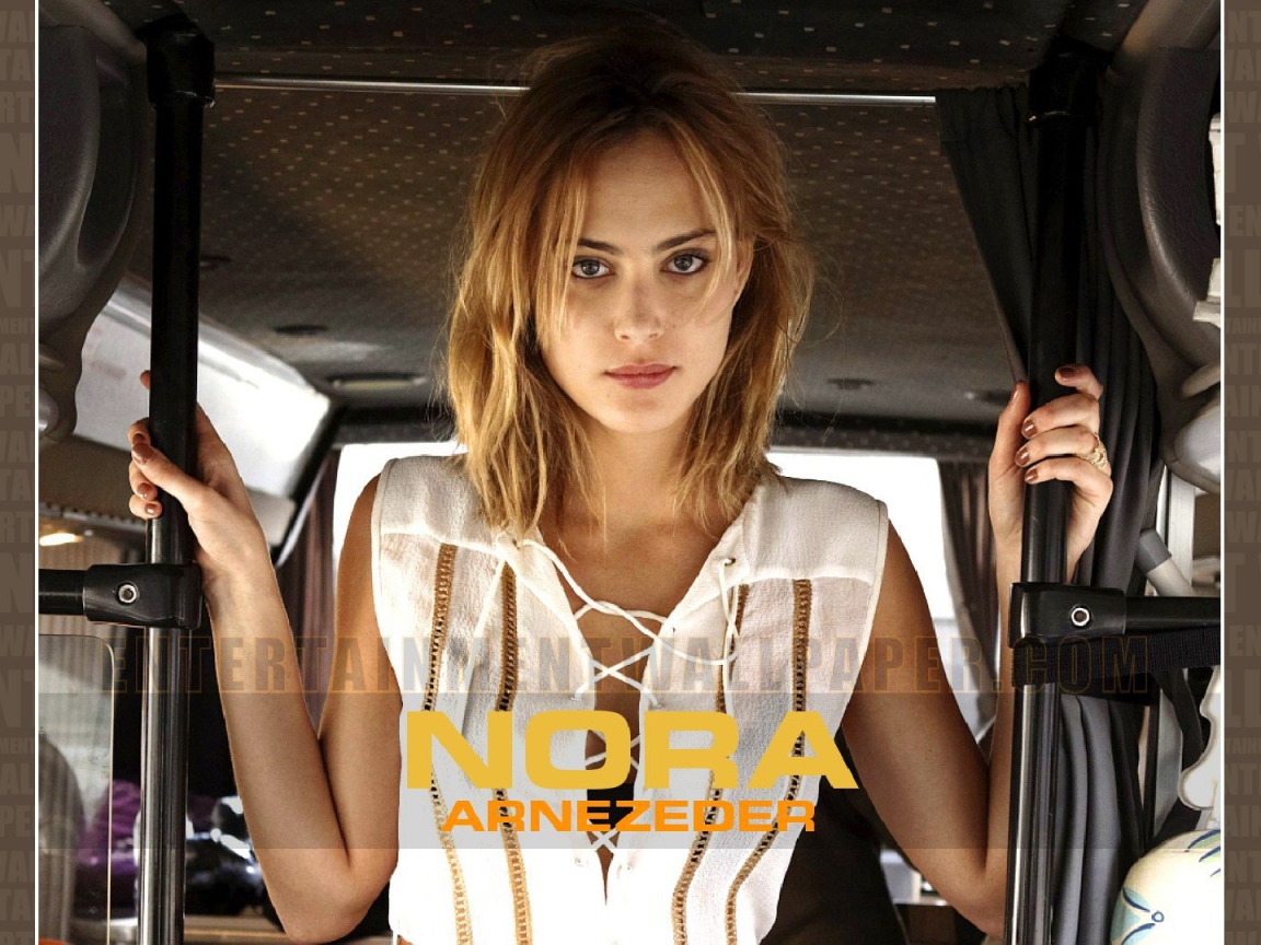Красивая Нора Арнезедер