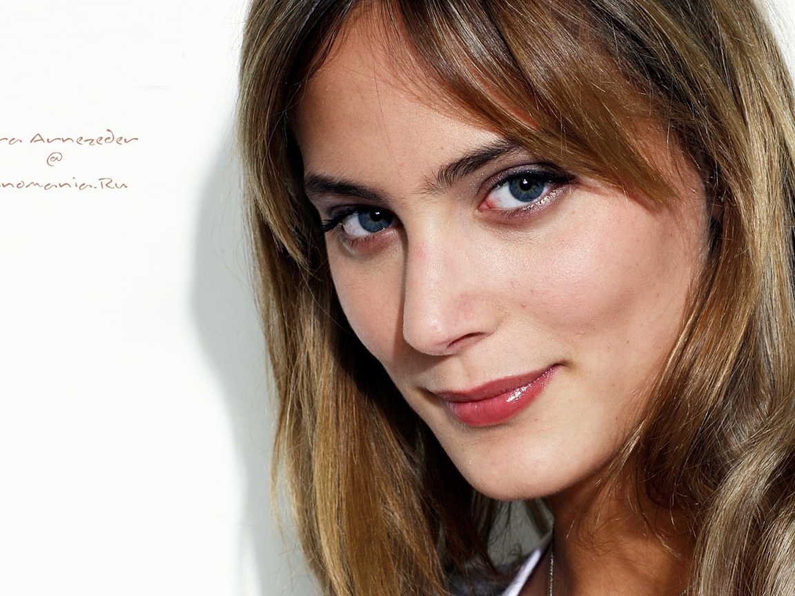 Известная модель Нора Арнезедер