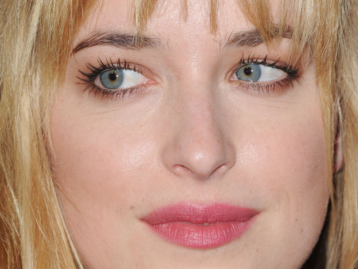 Очаровательная модель Дакота Джонсон