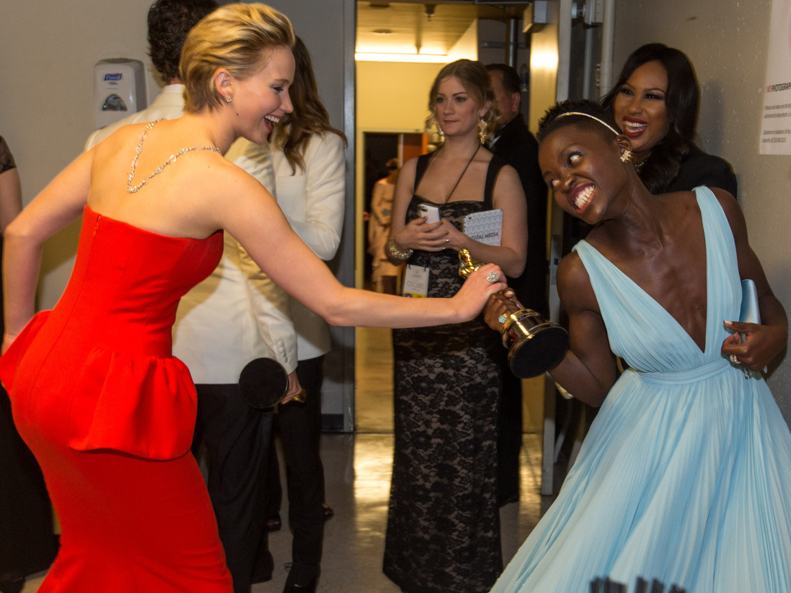 Очаровательная модель Лупита Нионго