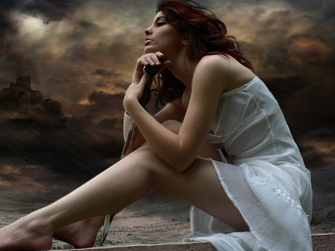 Девушка на фоне древнего города