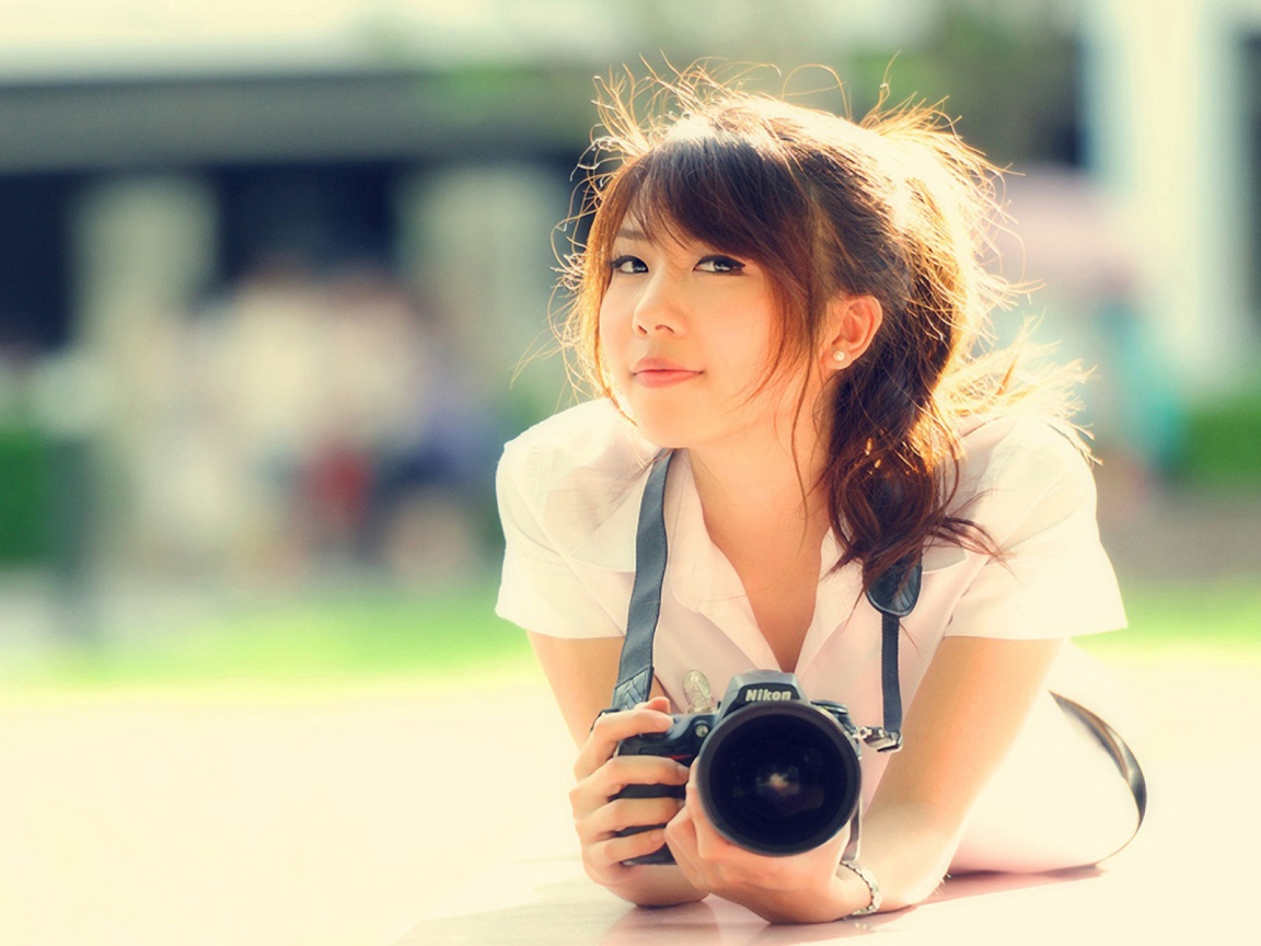 Девушка с фотоаппаратом