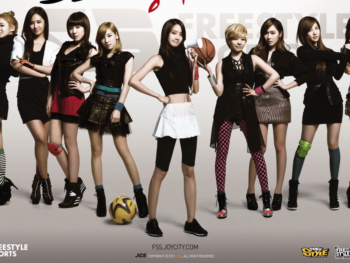 Корейские девушки в спортивной одежде